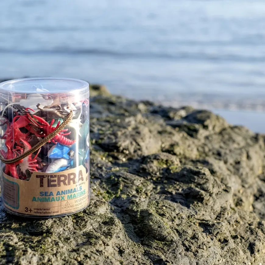Small World Tub of Ocean Creatures 60pk