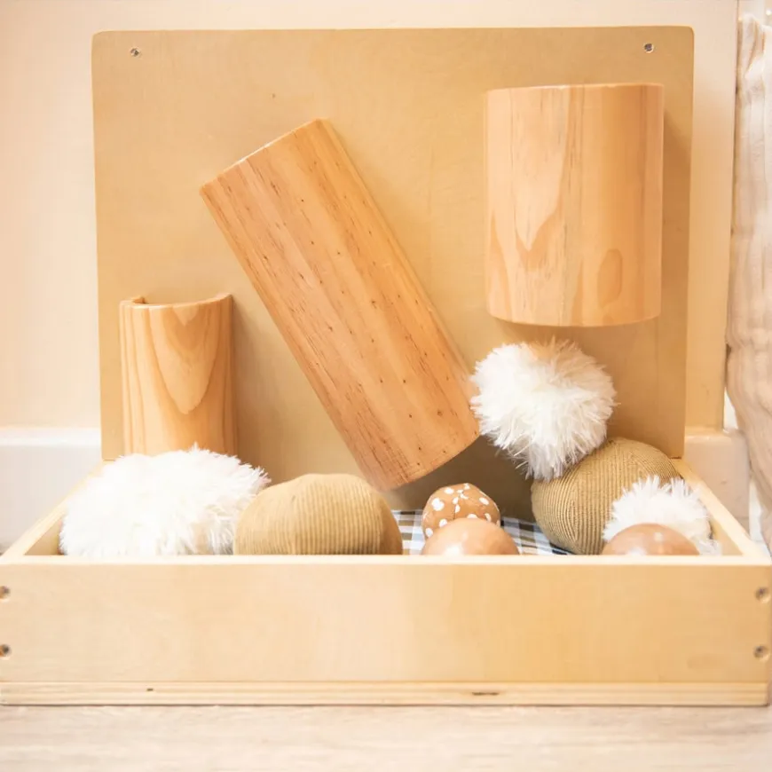 TTS Wooden Posting Channel Wall & Spheres